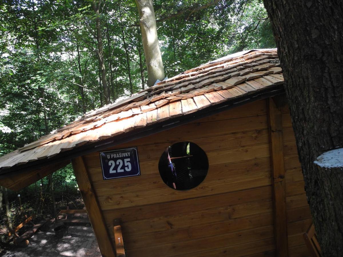 Вилла Treehouse V Brdech Bohutin  Экстерьер фото