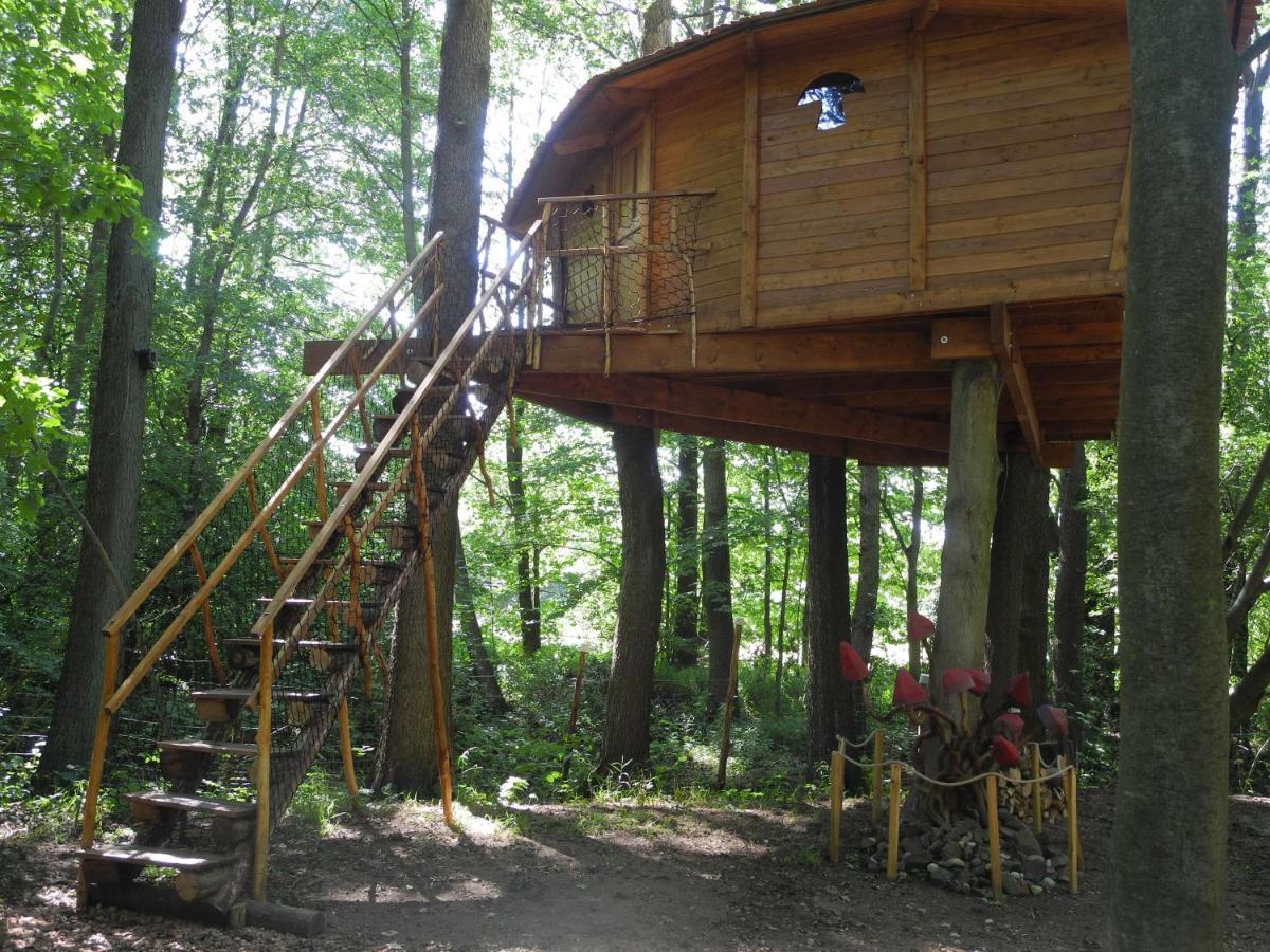 Вилла Treehouse V Brdech Bohutin  Экстерьер фото