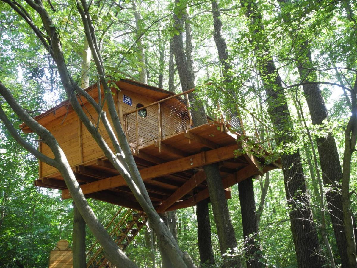 Вилла Treehouse V Brdech Bohutin  Экстерьер фото