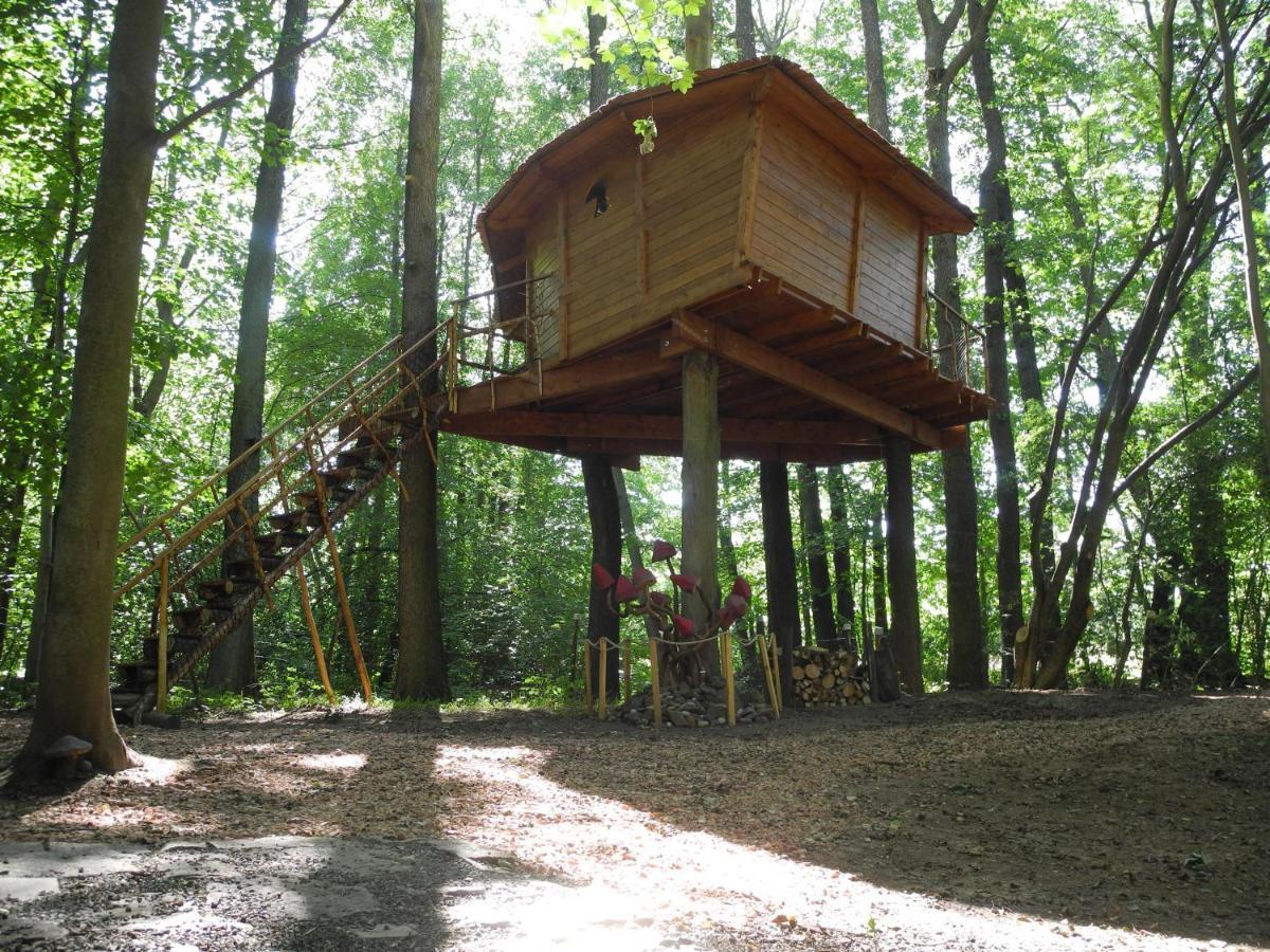 Вилла Treehouse V Brdech Bohutin  Экстерьер фото